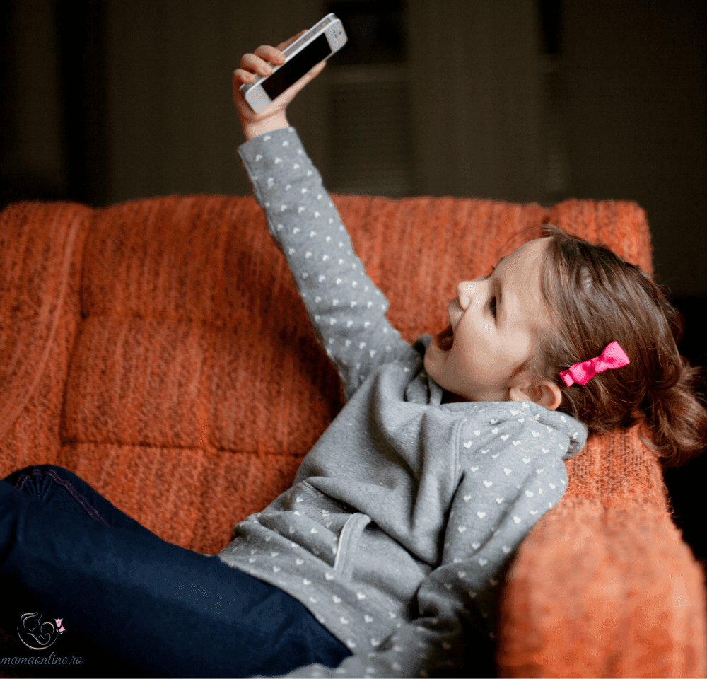 Efectele Facebook asupra maternității și creșterii copilului. Studiu pe mamele din România