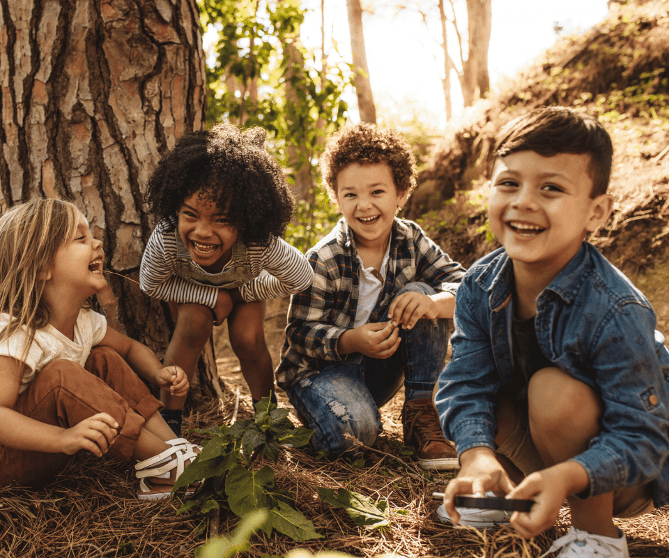 Aerul Liber și Jocul: Cheia pentru o Copilărie Sănătoasă și Echilibrată