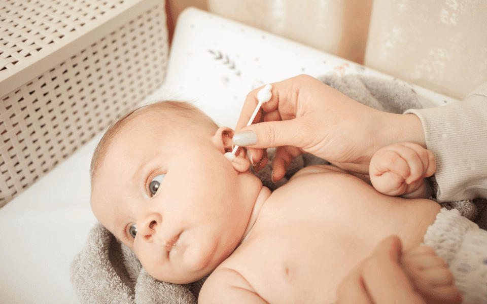 🍼 Igiena urechilor bebelușilor: ce trebuie să știe fiecare părinte