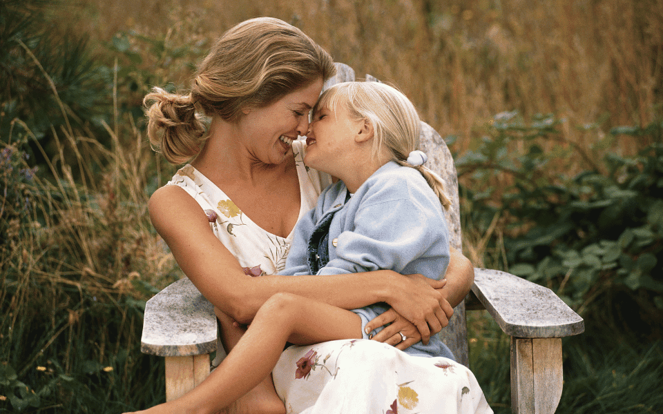 Primii pași în educația copilului: Cum începi să-l crești cu răbdare, iubire și echilibru