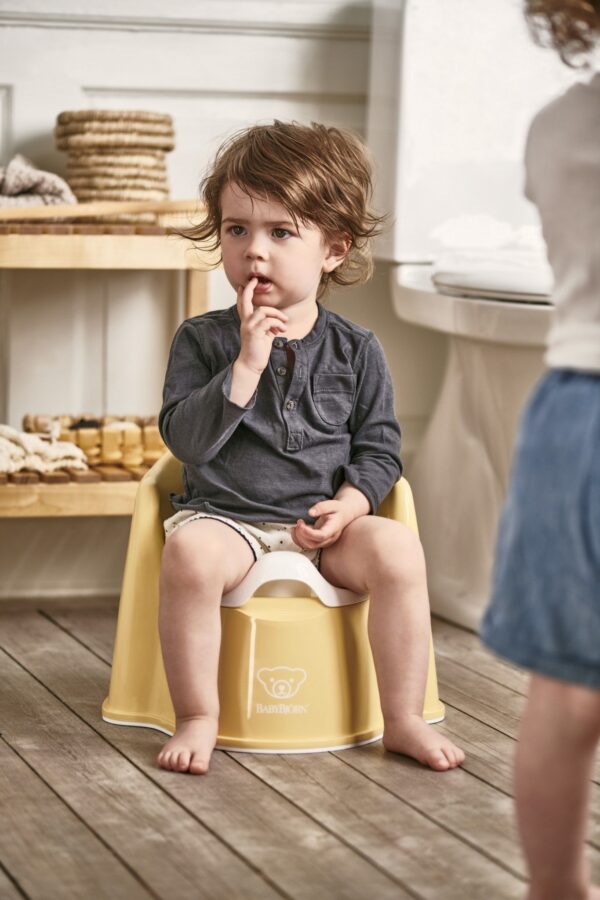 BabyBjorn - Olita cu protectie spate Potty Chair Powder Yellow/white - imagine 2