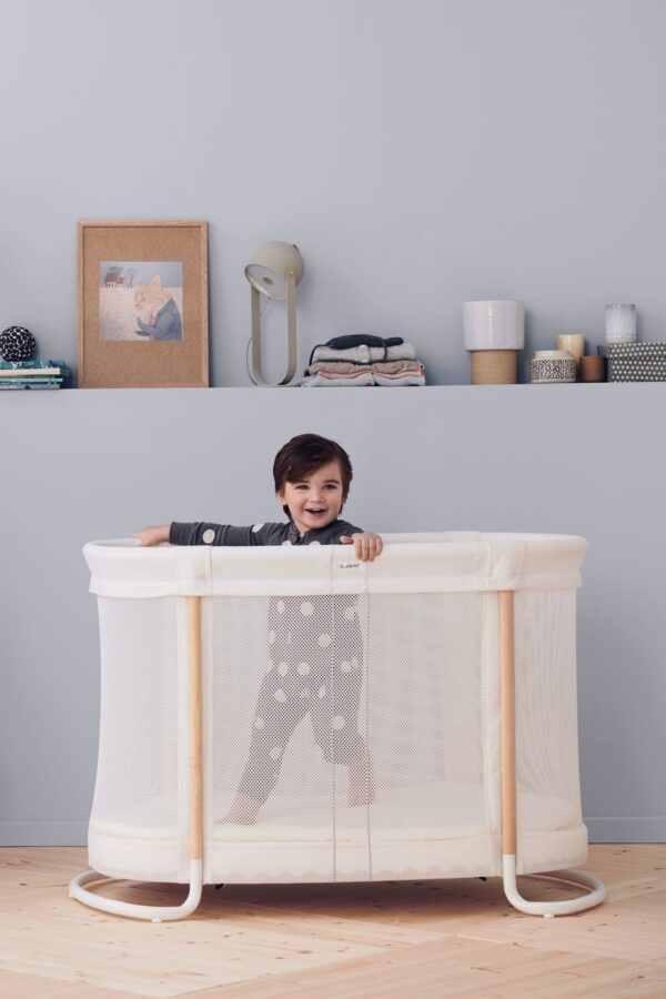BabyBjorn - Patut reglabil pe inaltime din mesh, Alb - imagine 2