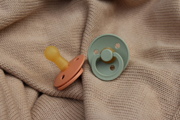 BIBS - Set 2 suzete Colour Latex, tetina rotunda, 0 luni +-Ivory/Petrol - imagine 3