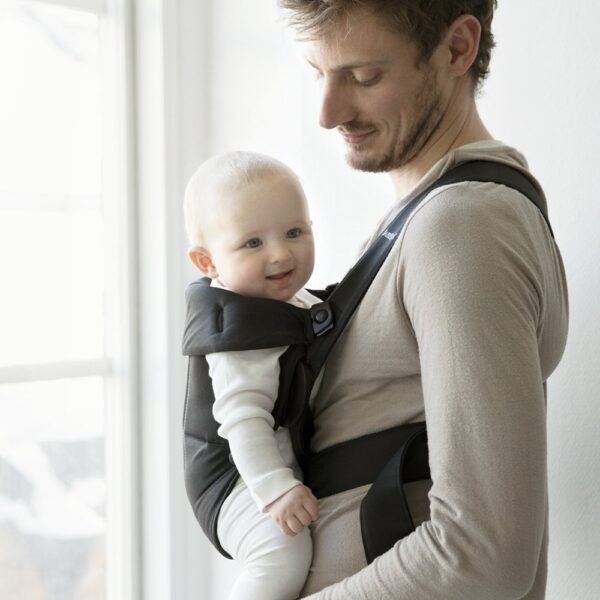BabyBjorn - Marsupiu anatomic Mini, cu pozitii multiple de purtare, Black, Bumbac - imagine 4