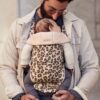 BabyBjorn - Marsupiu anatomic Mini, cu multiple pozitii de purtare, Beige/Leopard, Bumbac, Editie Limitata - imagine 3