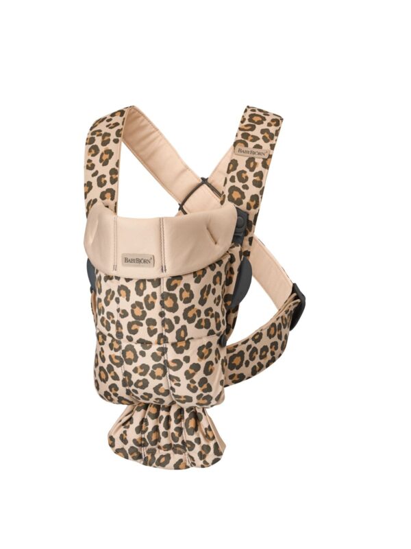 BabyBjorn - Marsupiu anatomic Mini, cu multiple pozitii de purtare, Beige/Leopard, Bumbac, Editie Limitata - imagine 5