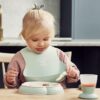 BabyBjorn - Set hranire: farfurie, lingurita, furculita, pahar si bavetica pentru bebe, Powder Green - imagine 3