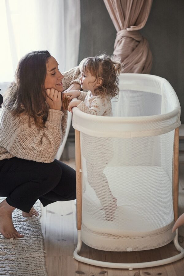 BabyBjorn - Patut reglabil pe inaltime din mesh, Alb - imagine 3